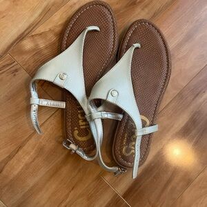 Circus By Sam Edelman Carolina Sandal in metallic silver. Size 7